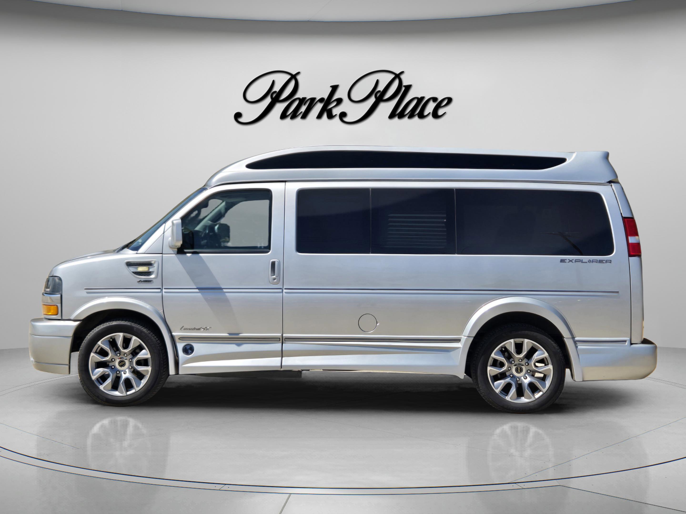 Used 2023 Chevrolet Express 2500 image 2