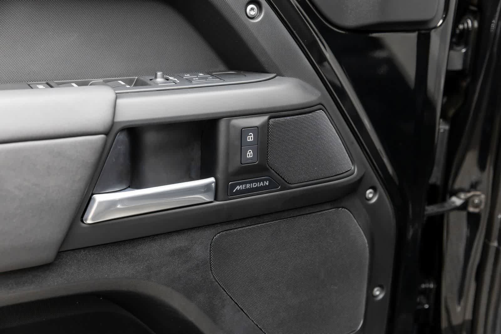 Used 2025 Land Rover Defender 110 S image 24