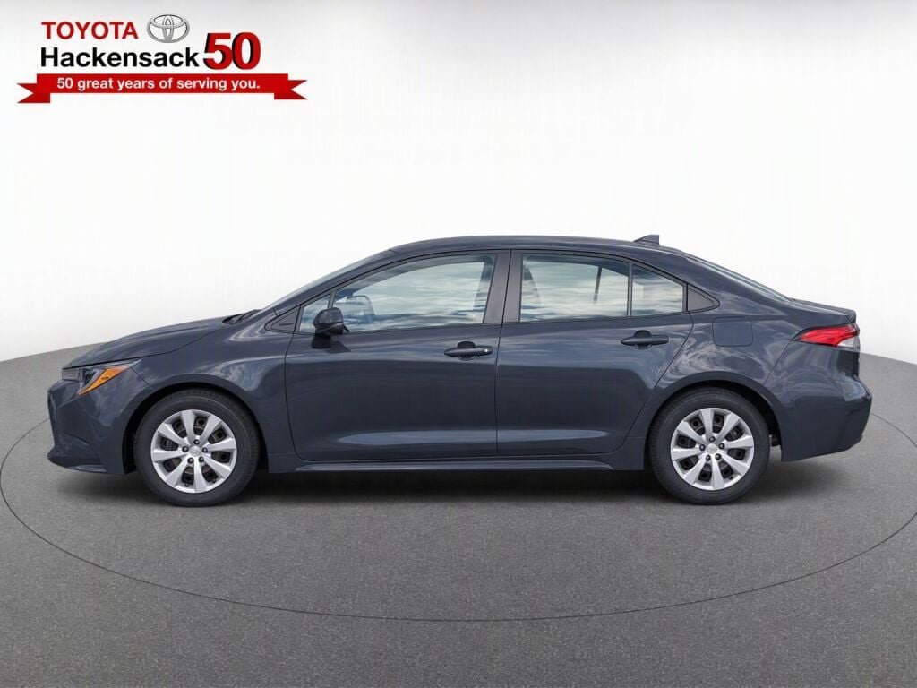 Used 2025 Toyota Corolla LE FWD image 6