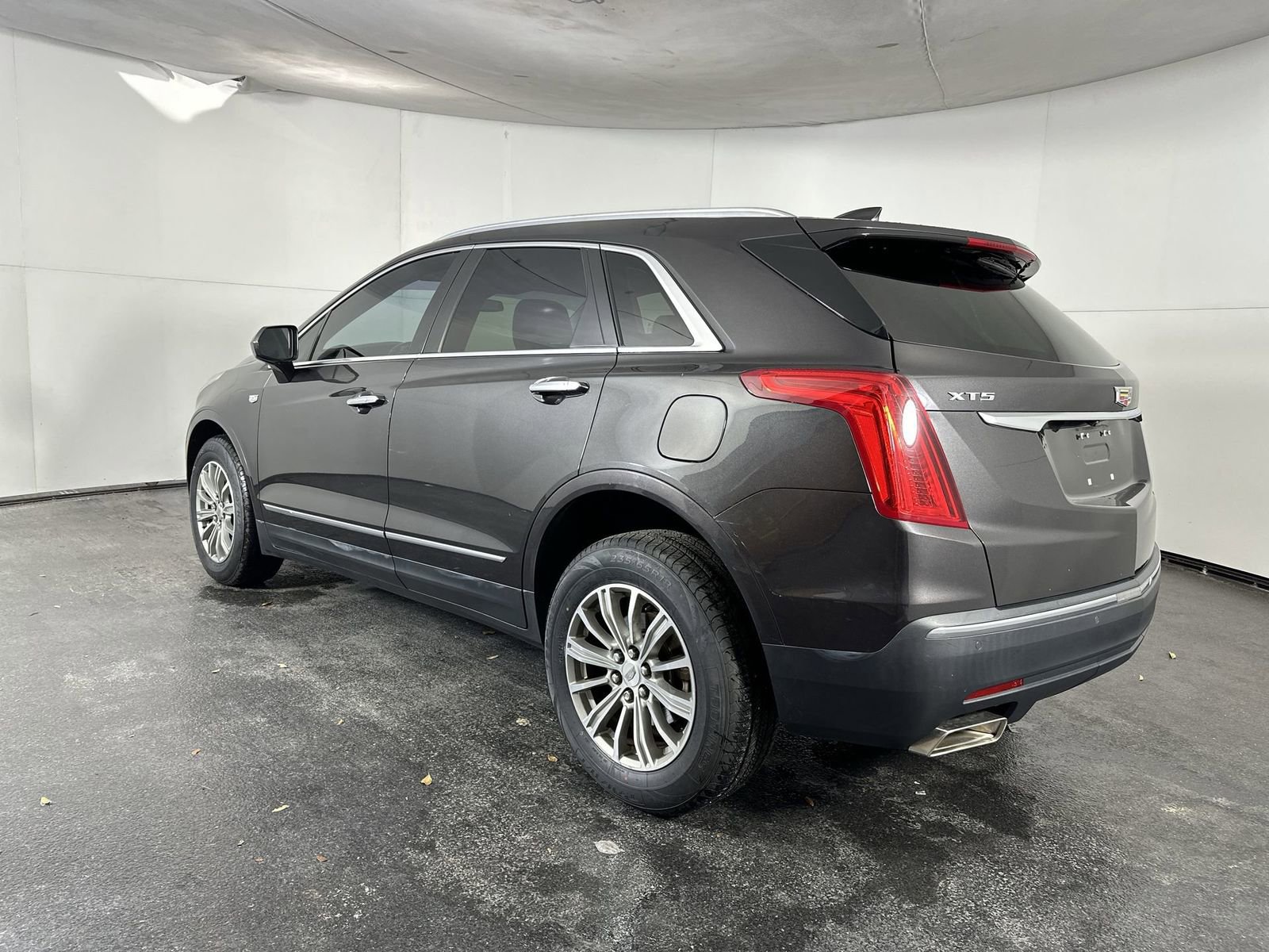 Used 2018 Cadillac XT5 Luxury w/ Driver Awareness Package image 6