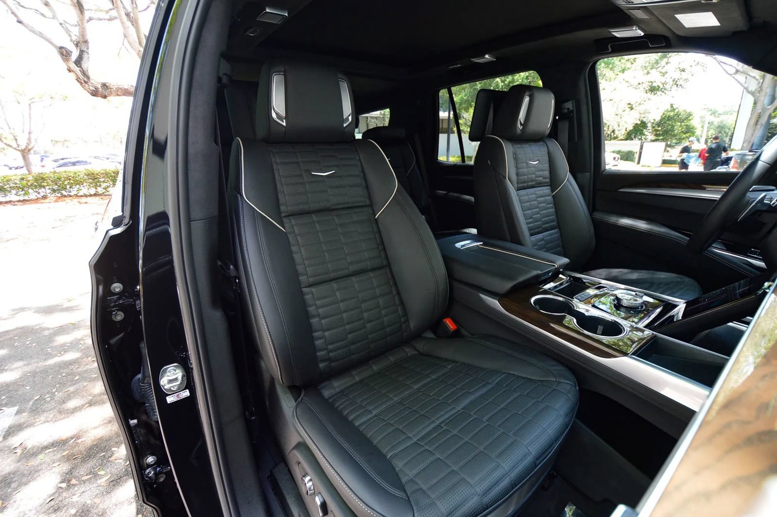 Used 2026 Cadillac Escalade Platinum Sport w/ LPO, ONYX Package AWD/4WD image 43