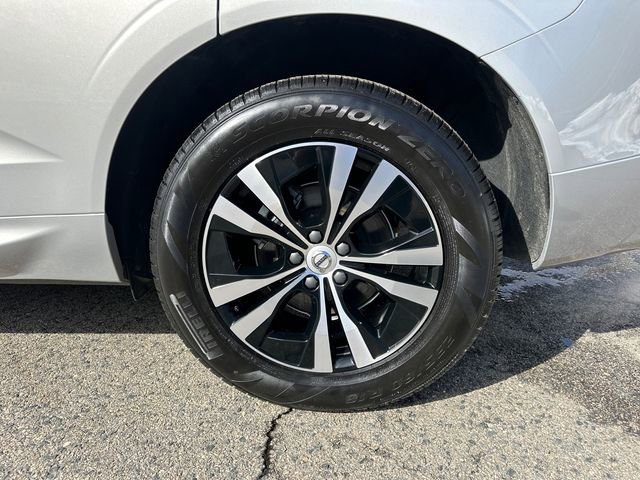 Used 2024 Volvo XC60 B5 Core image 13