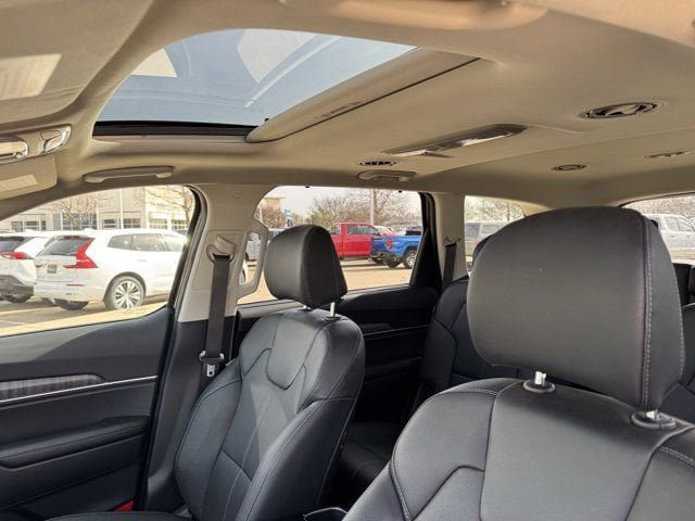 Used 2025 Kia Telluride EX w/ EX Captain's Chair Package FWD image 35