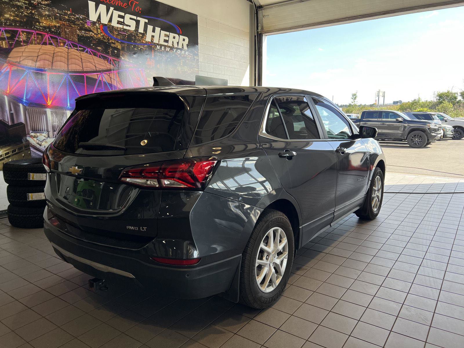 Used 2023 Chevrolet Equinox LT AWD/4WD image 7