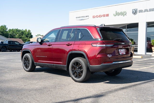 Certified 2023 Jeep Grand Cherokee Limited RWD image 3