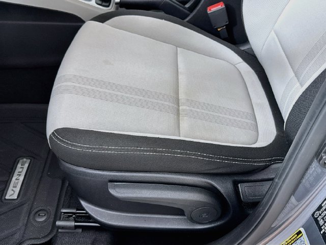 Certified 2025 Hyundai Venue SEL FWD image 30