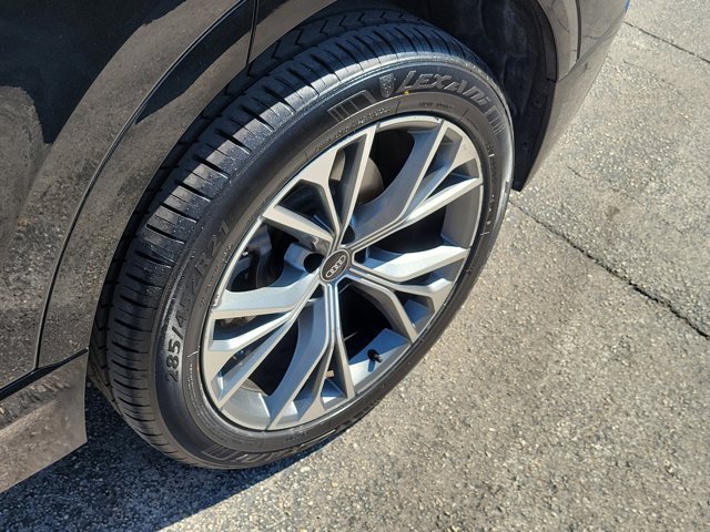 Used 2021 Audi Q8 Premium w/ Black Optic Package image 7