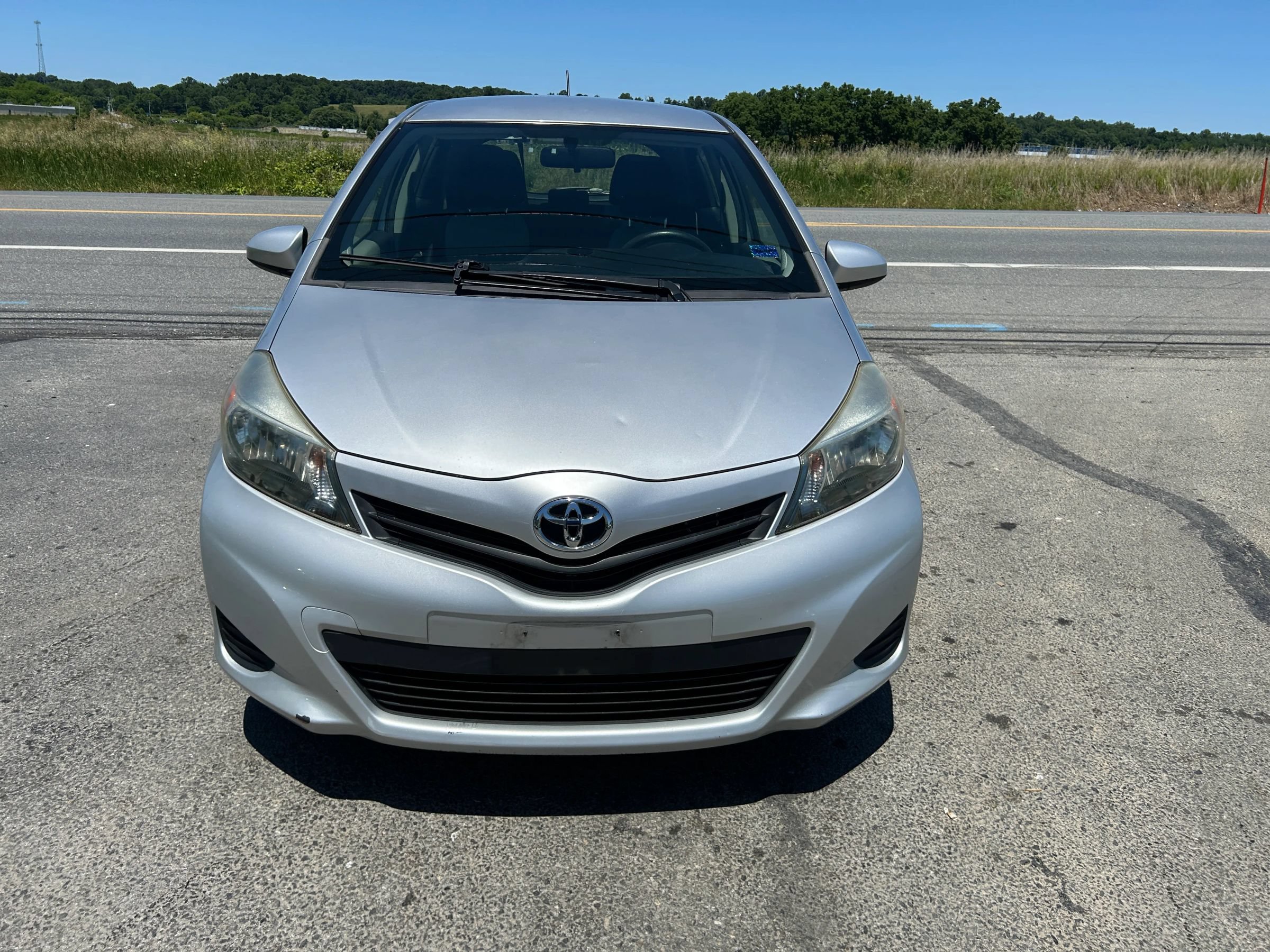 Used 2012 Toyota Yaris LE FWD image 4