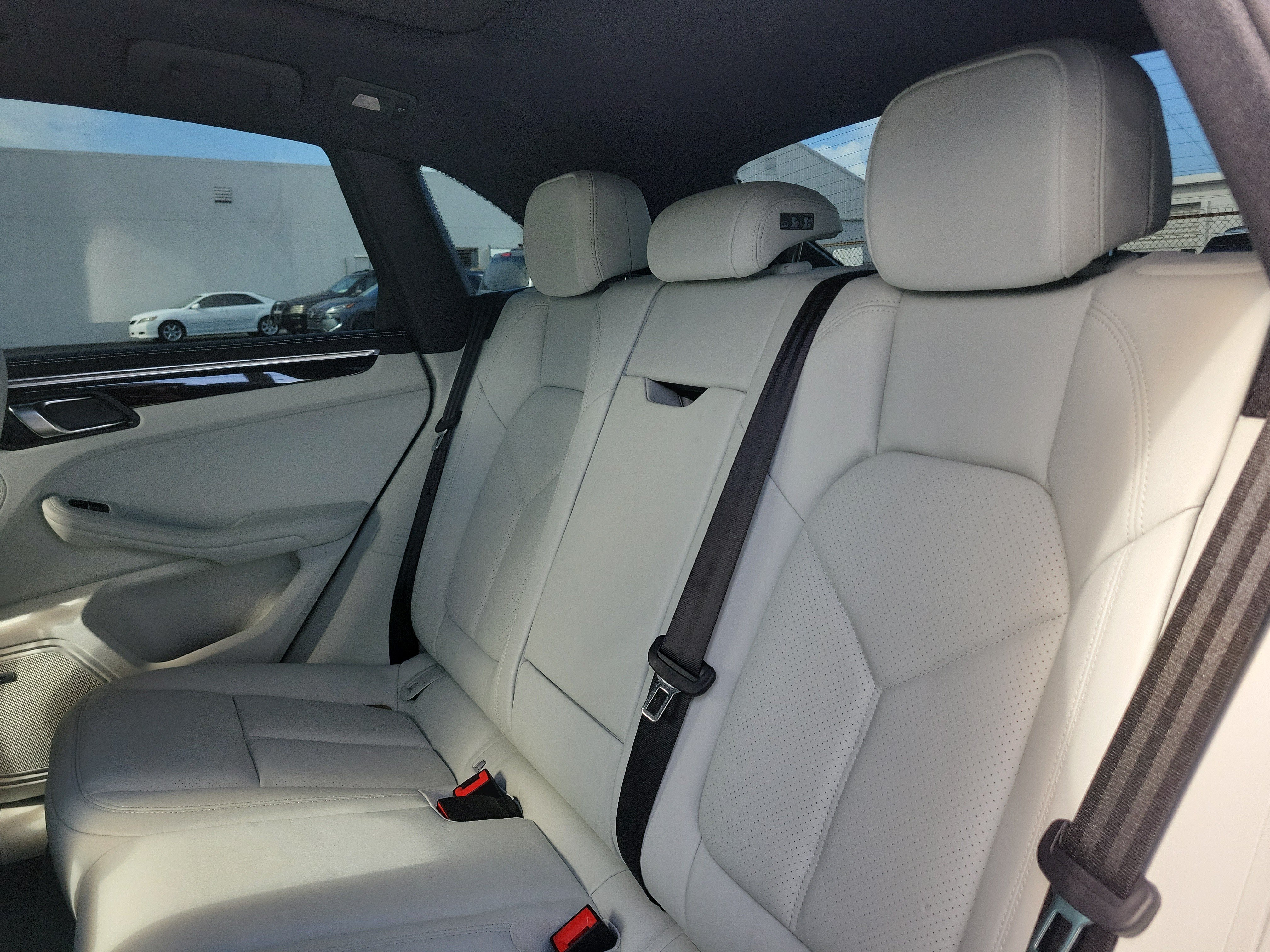 Used 2024 Porsche Macan S AWD/4WD image 10