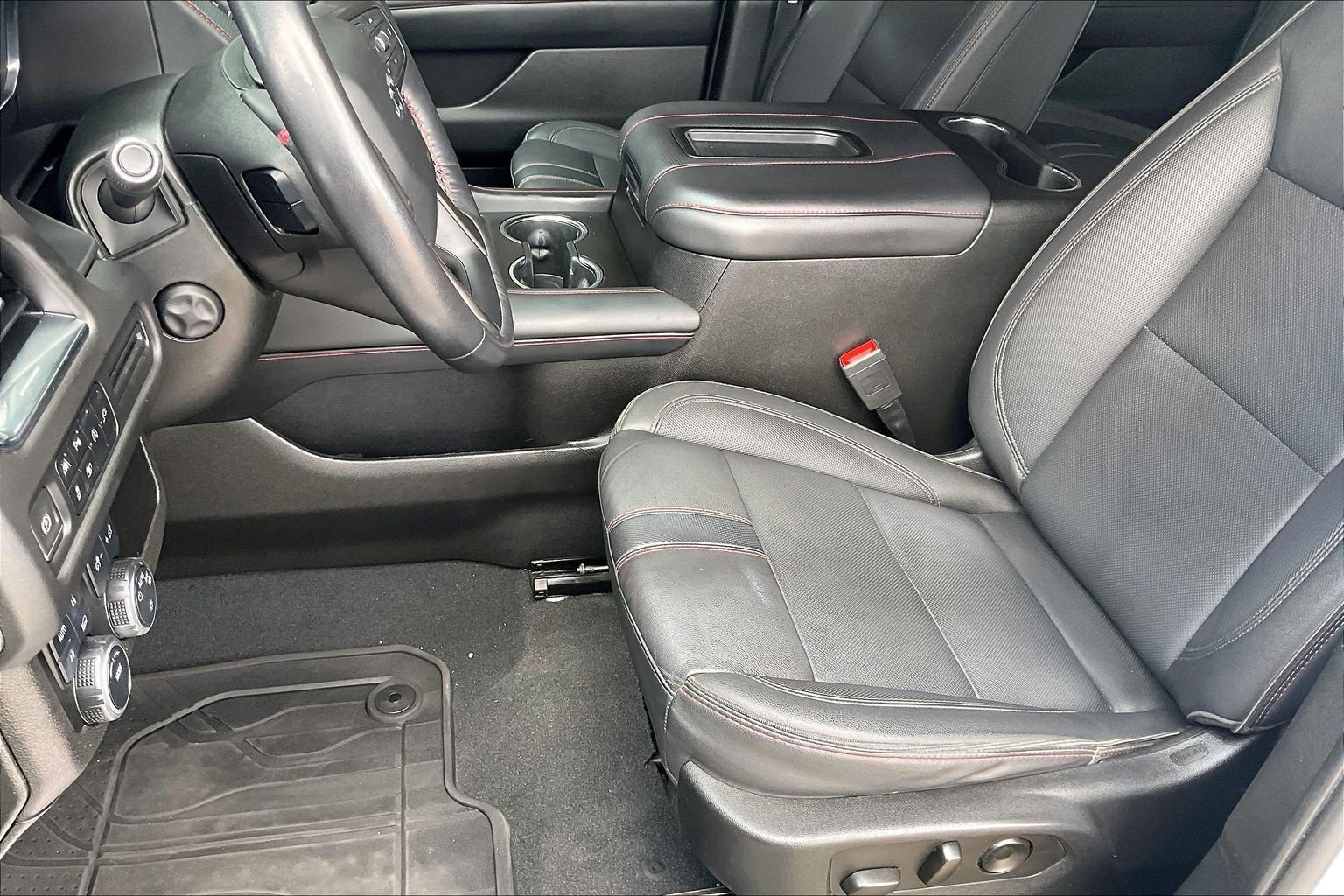 Used 2022 Chevrolet Suburban RST w/ Luxury Package image 17