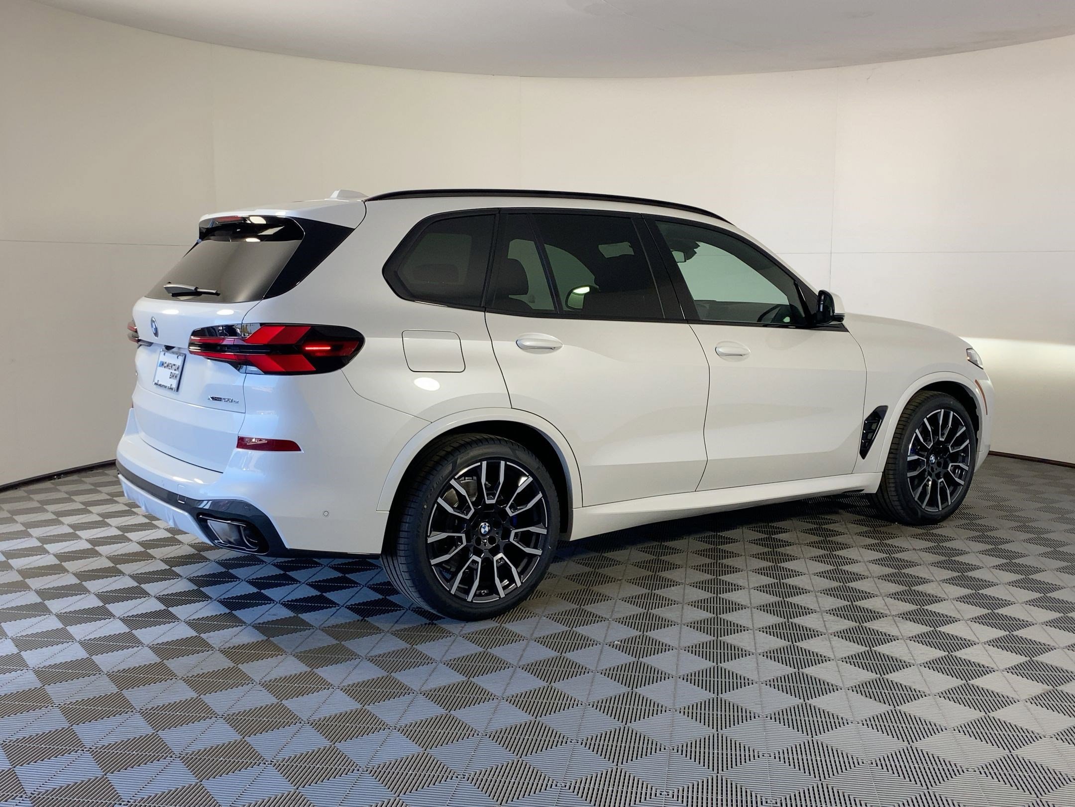 Used 2026 BMW X5 xDrive50e w/ M Sport Package AWD/4WD image 7