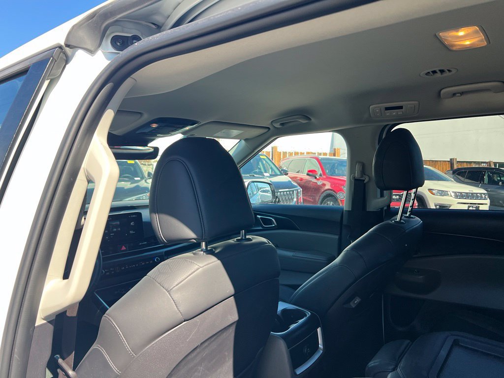 Used 2025 Kia Carnival FWD image 14