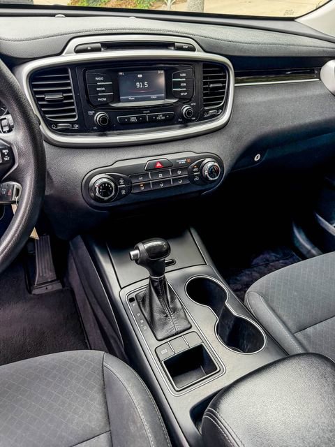 Used 2017 Kia Sorento LX image 7