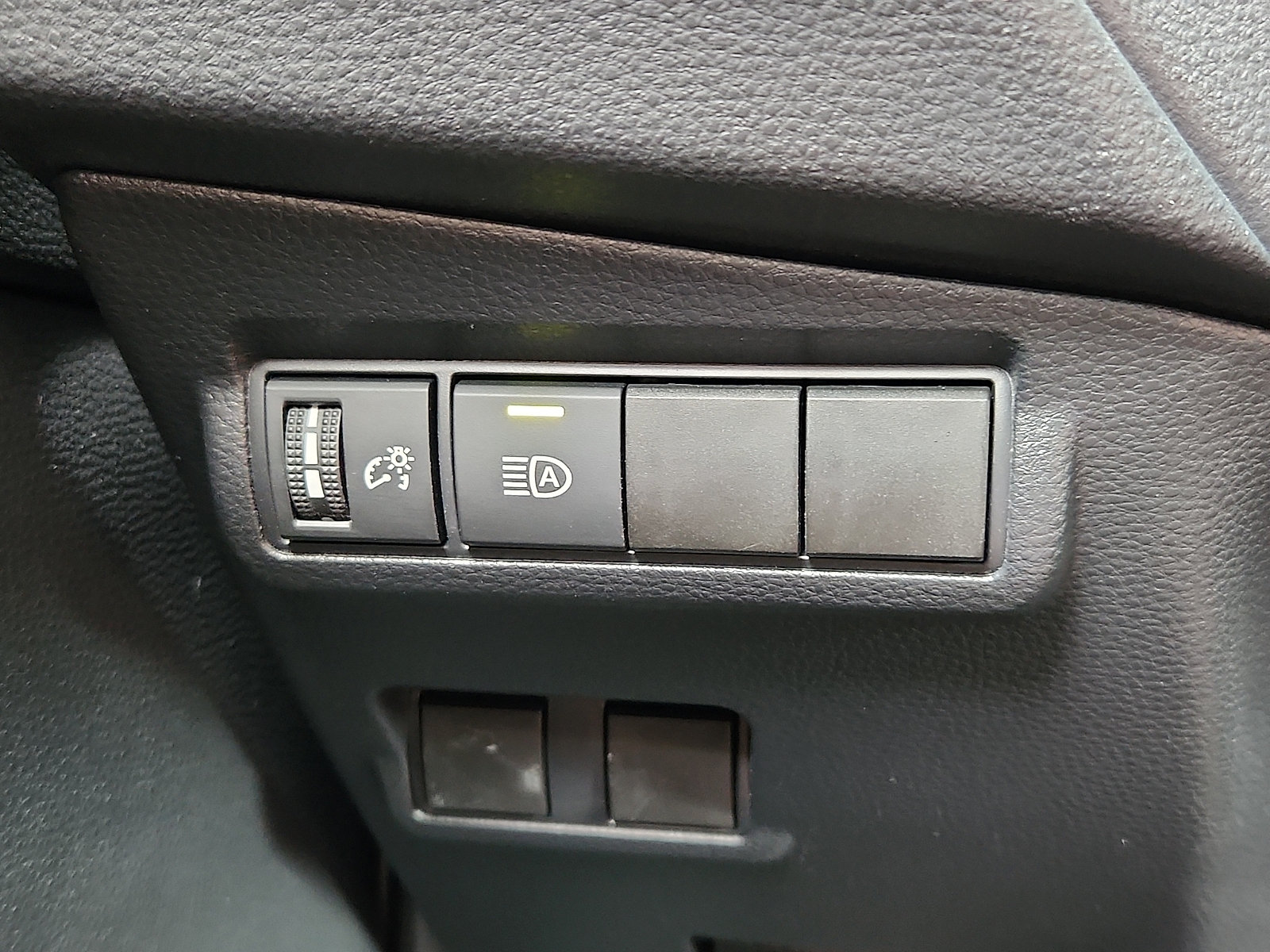 Used 2024 Toyota Corolla Cross LE w/ Moonroof Package AWD/4WD image 26
