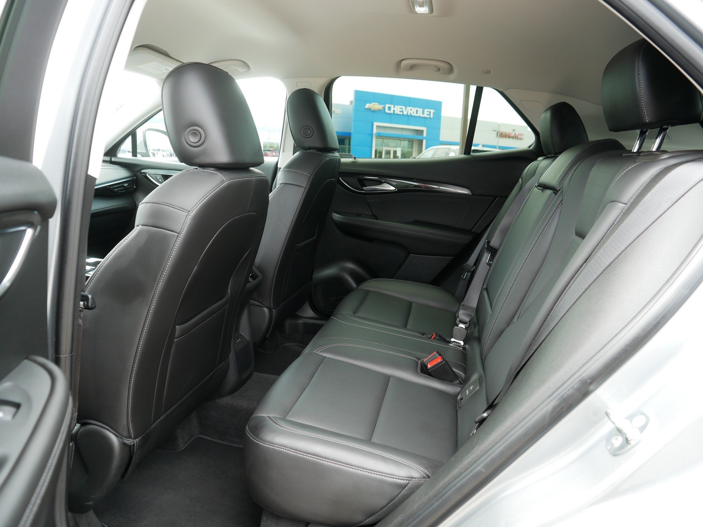 Used 2025 Buick Envision Preferred AWD/4WD image 34