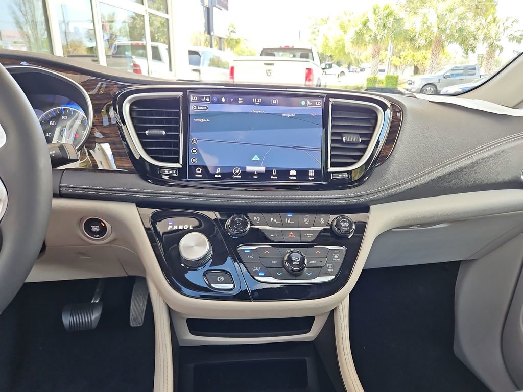 Used 2022 Chrysler Pacifica Limited image 15