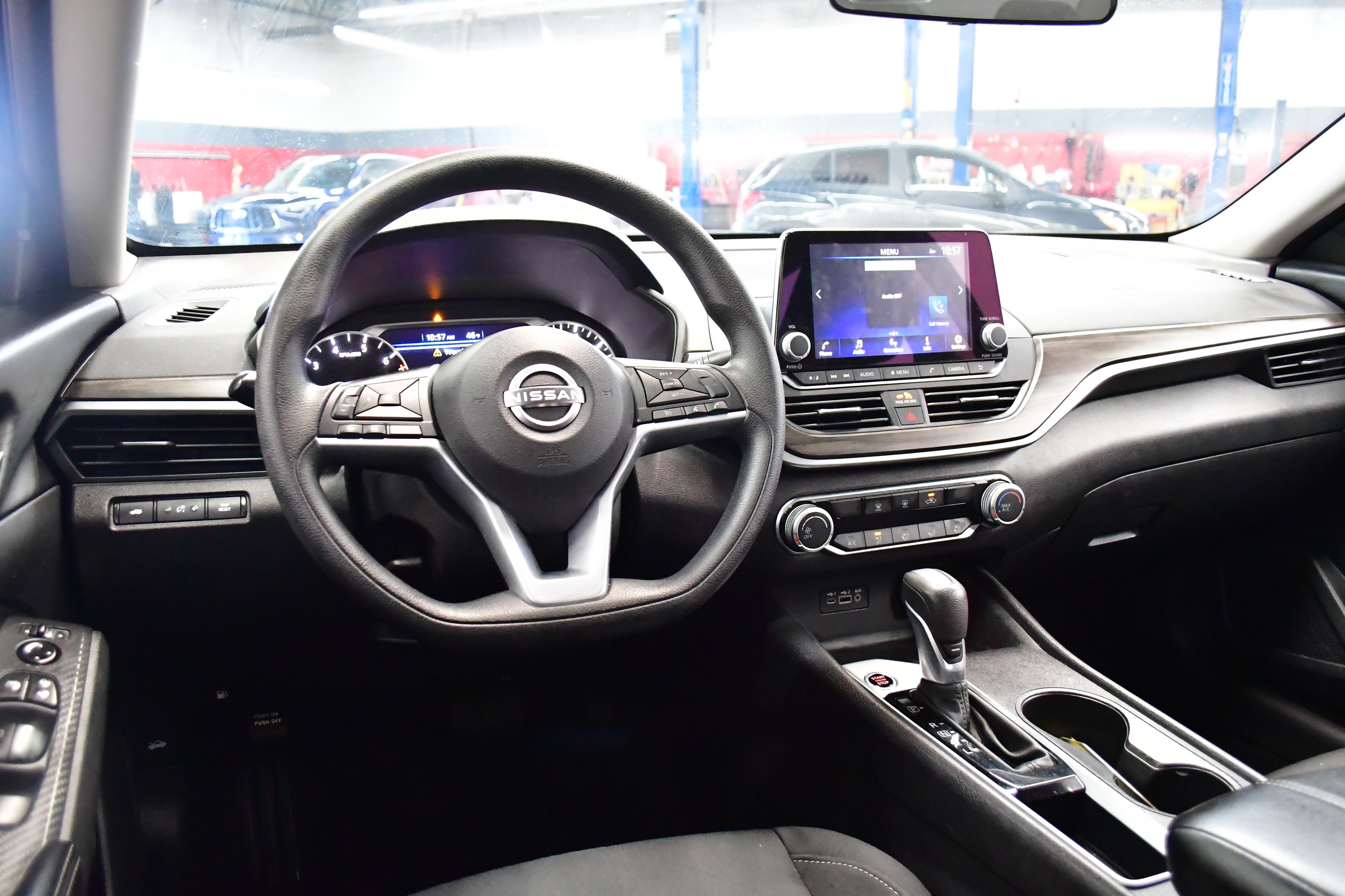 Used 2025 Nissan Altima 2.5 SV FWD image 8