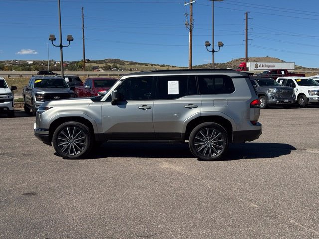 Used 2025 Lexus GX 550 w/ Accessory Package (2T) AWD/4WD image 2
