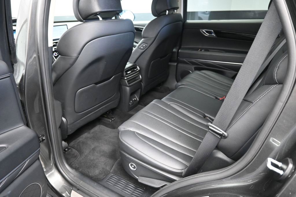 Used 2025 Genesis GV80 2.5T Standard AWD/4WD image 17