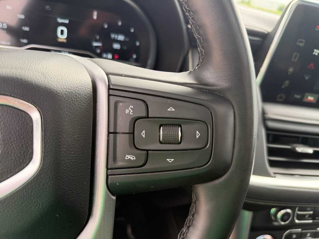 Used 2024 GMC Yukon SLT w/ SLT Luxury Package AWD/4WD image 16