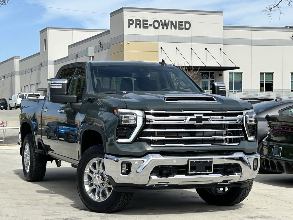 Used 2025 Chevrolet Silverado 2500 LTZ w/ LTZ Convenience Package image 2