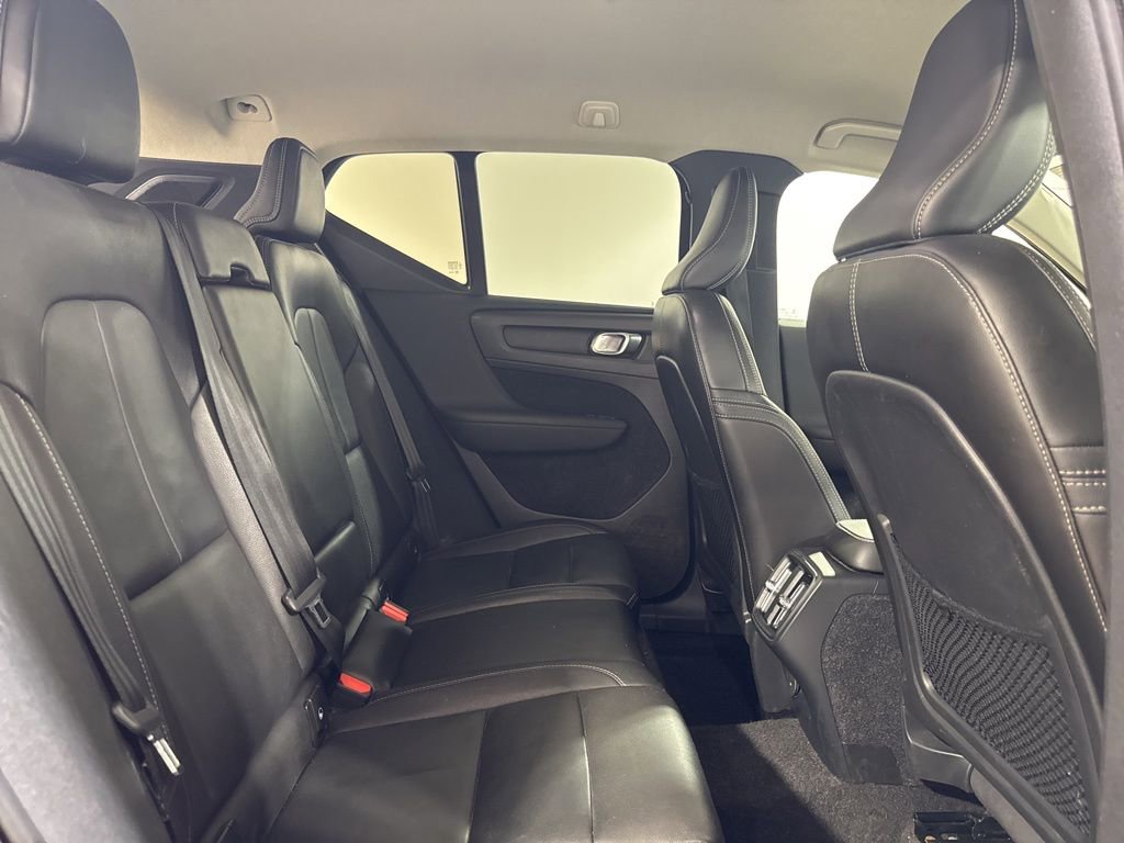 Used 2019 Volvo XC40 T5 Momentum image 24
