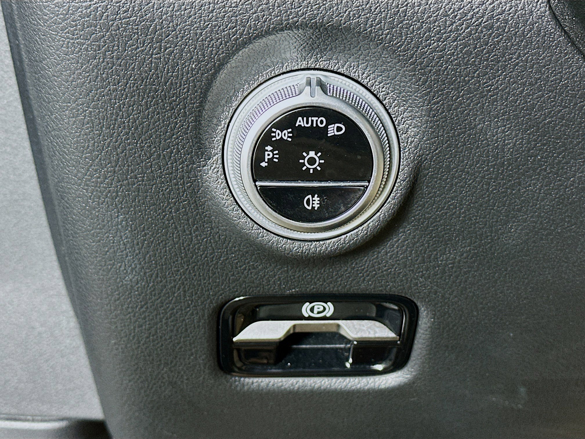 Used 2025 Mercedes-Benz C 300 4MATIC Sedan image 17