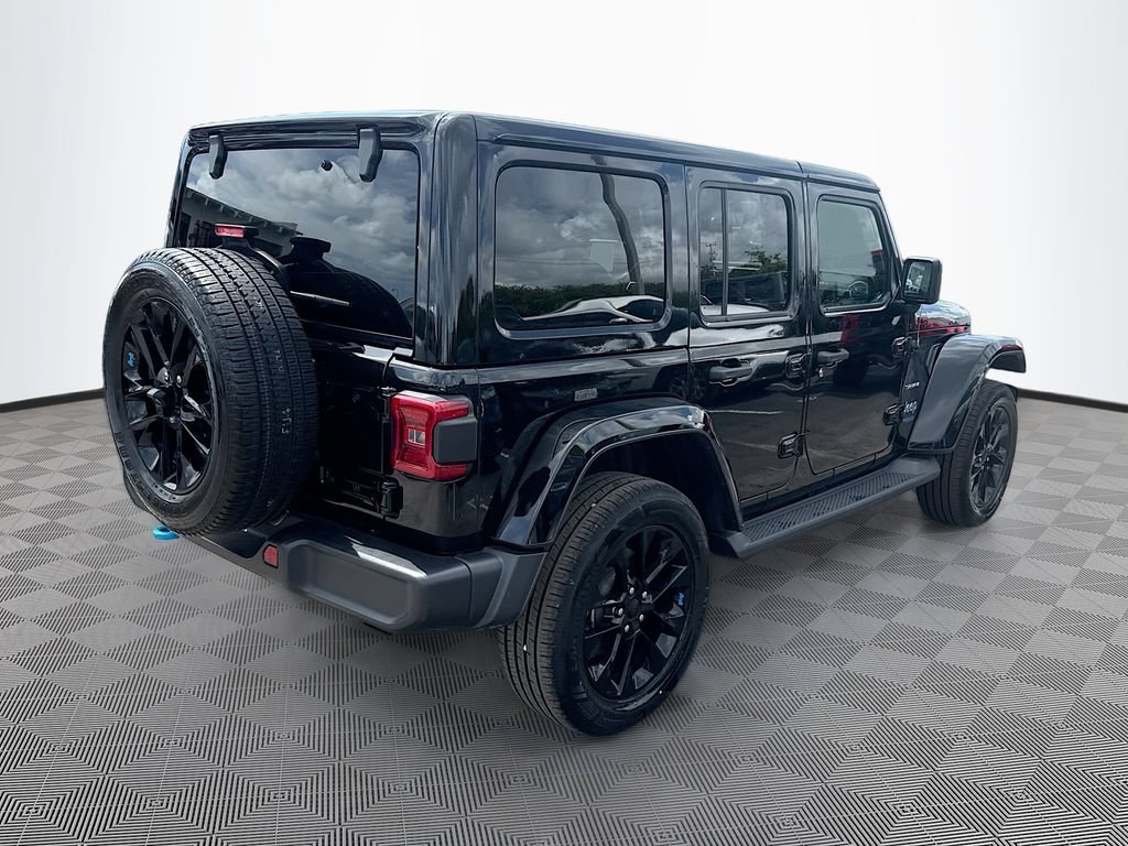 Used 2022 Jeep Wrangler Unlimited Sahara w/ Cold Weather Group AWD/4WD image 6