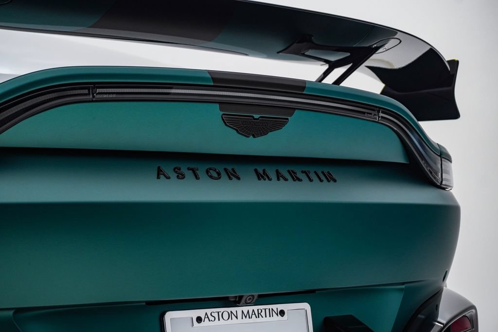 Used 2023 Aston Martin V8 Vantage Coupe RWD image 12