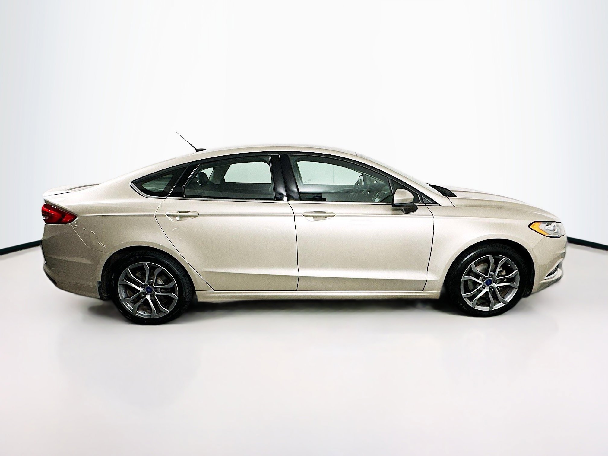 Used 2017 Ford Fusion SE w/ Equipment Group 201A image 10