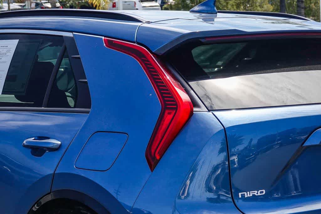 Certified 2023 Kia Niro EX Touring FWD image 7