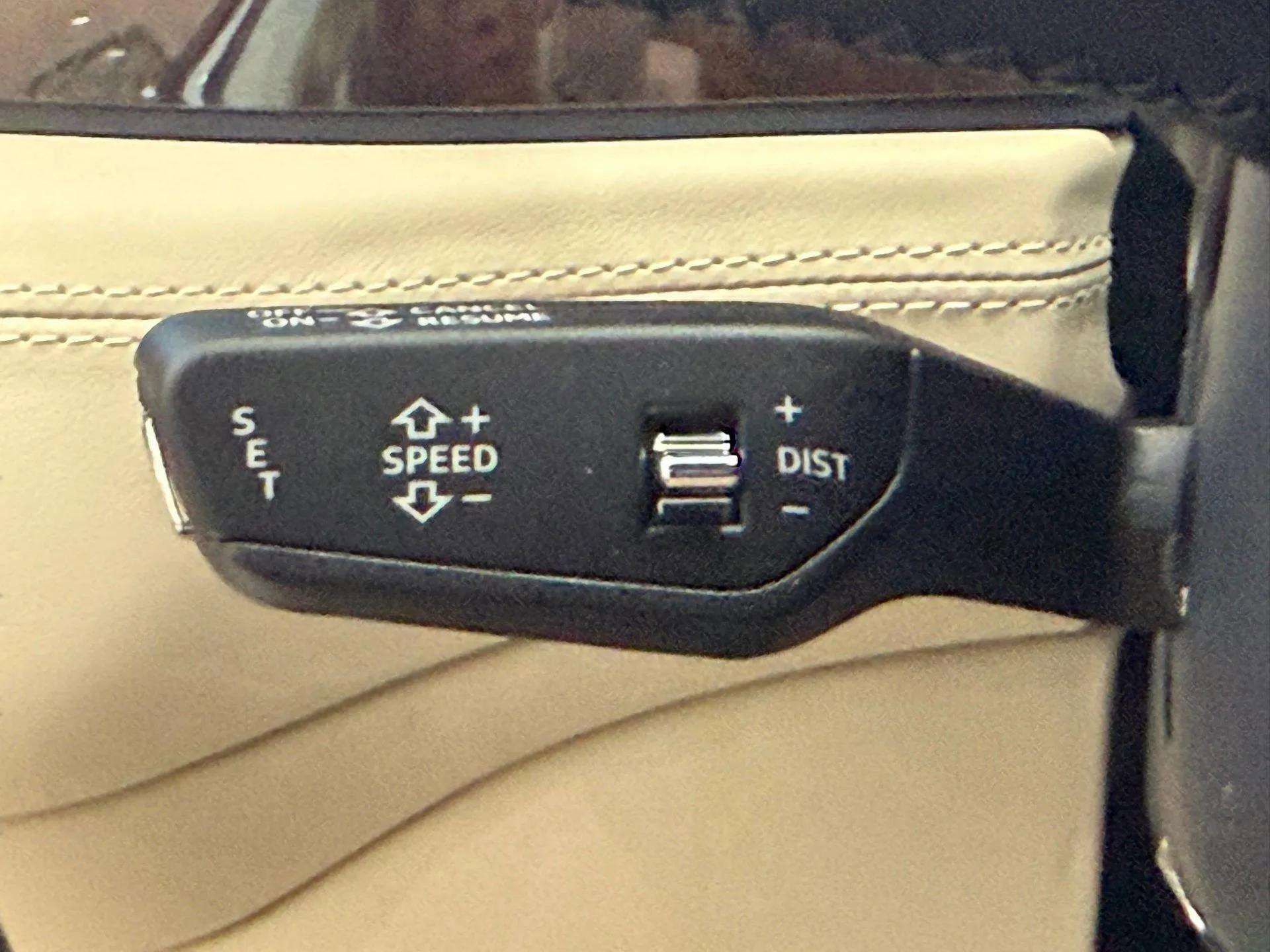 New 2025 Bentley Bentayga image 31