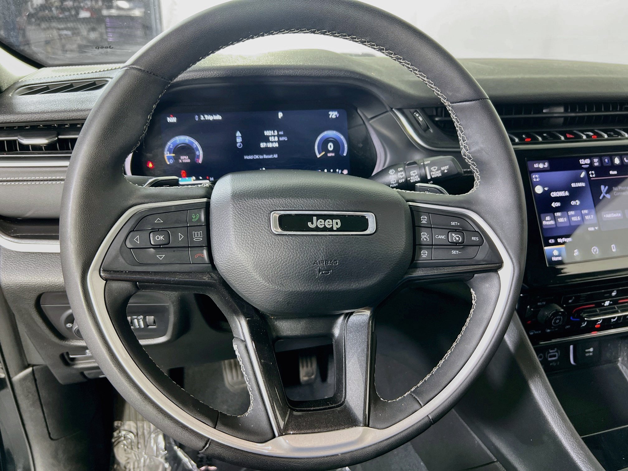 Used 2023 Jeep Grand Cherokee Altitude AWD/4WD image 11