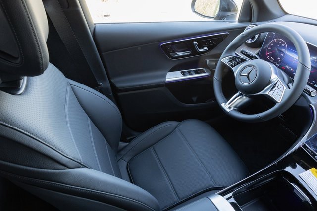 Certified 2025 Mercedes-Benz GLC 300 4MATIC image 23