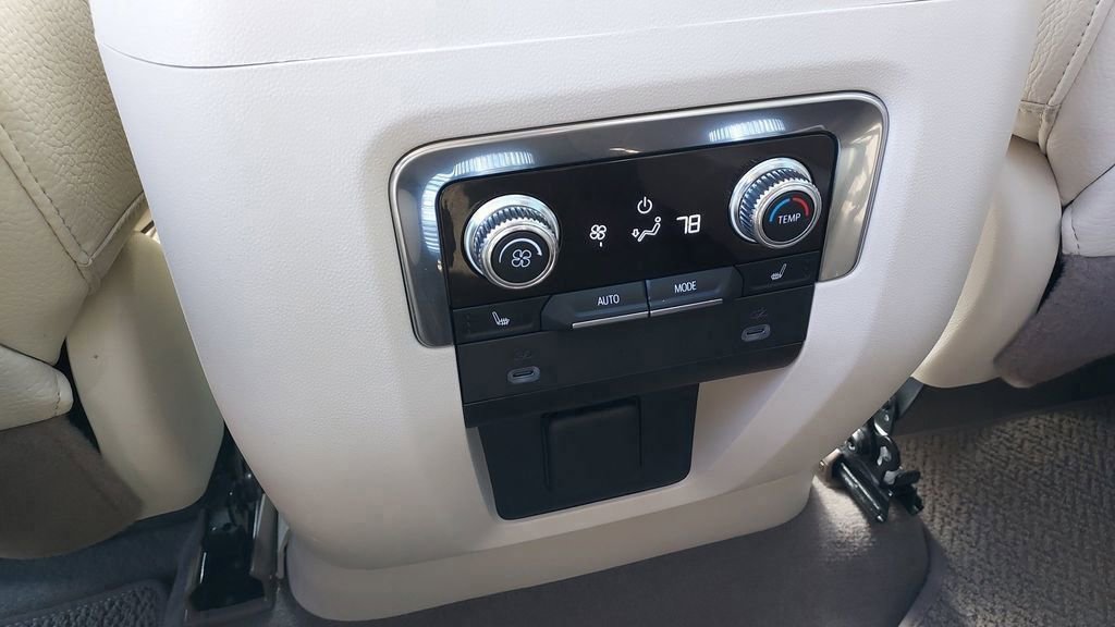 Used 2022 GMC Yukon XL Denali w/ Denali Premium Package image 30