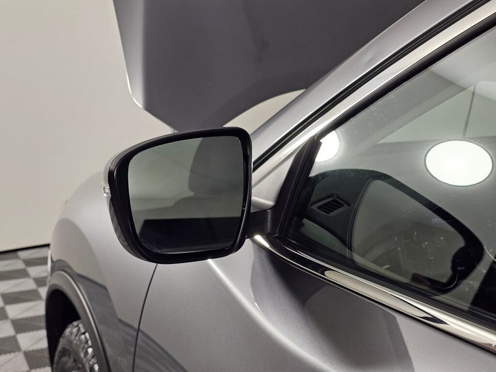 Used 2018 Nissan Rogue SV w/ Sun & Sound Touring Package image 12