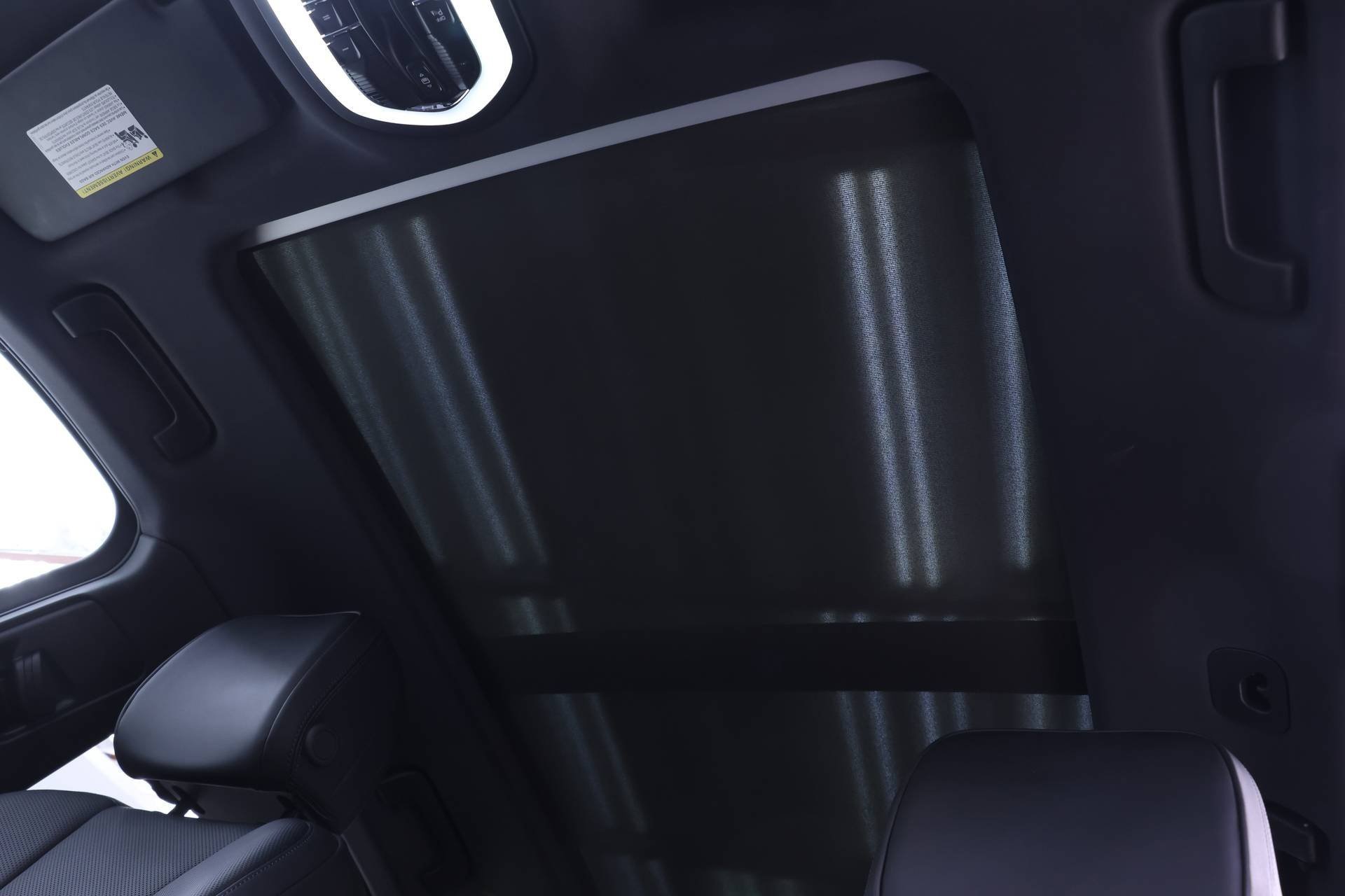 Used 2025 Porsche Macan image 24