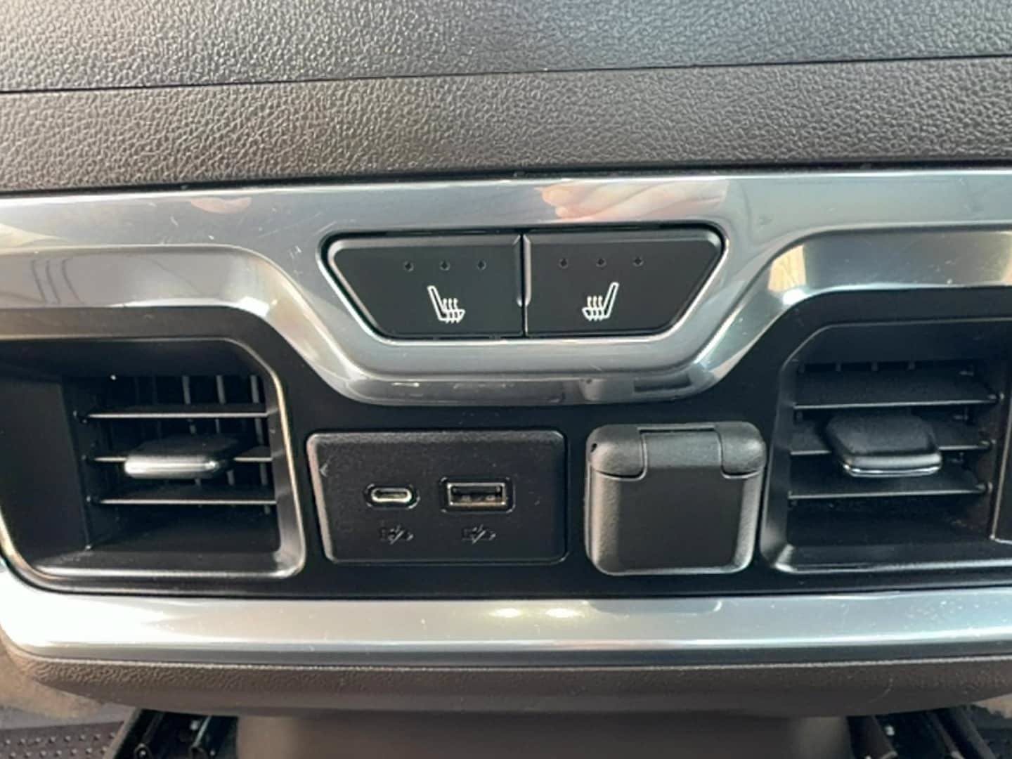 Used 2019 Chevrolet Silverado 1500 LTZ w/ LTZ Plus Package AWD/4WD image 19