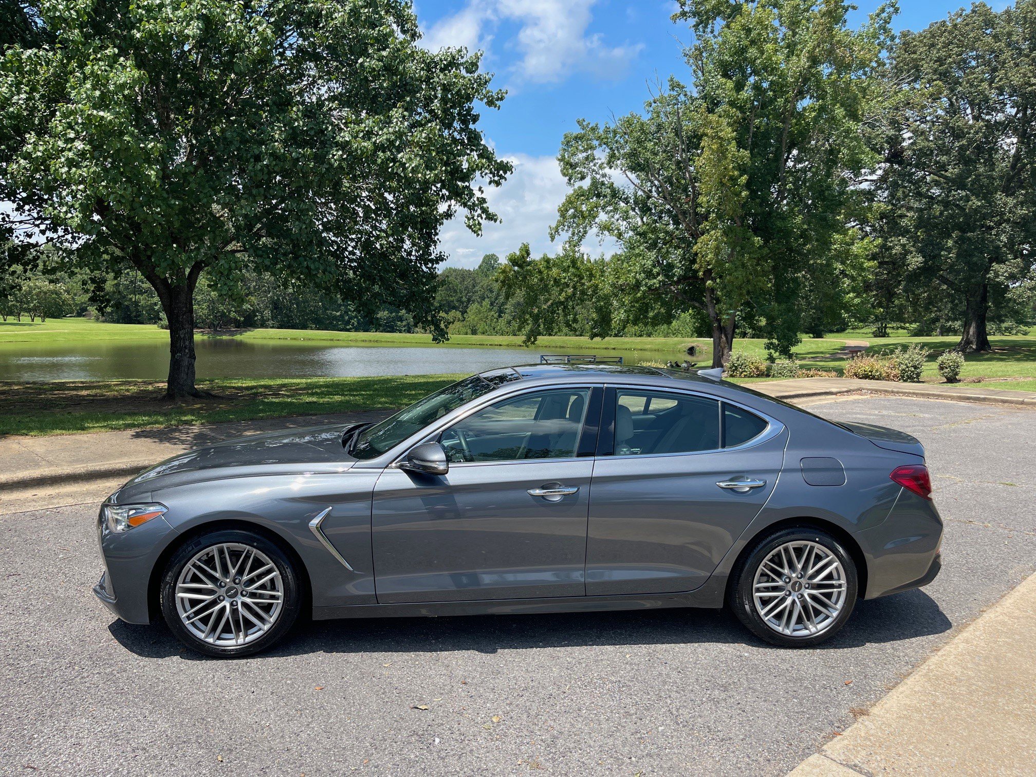 Used 2020 Genesis G70 2.0T w/ Elite Package image 2