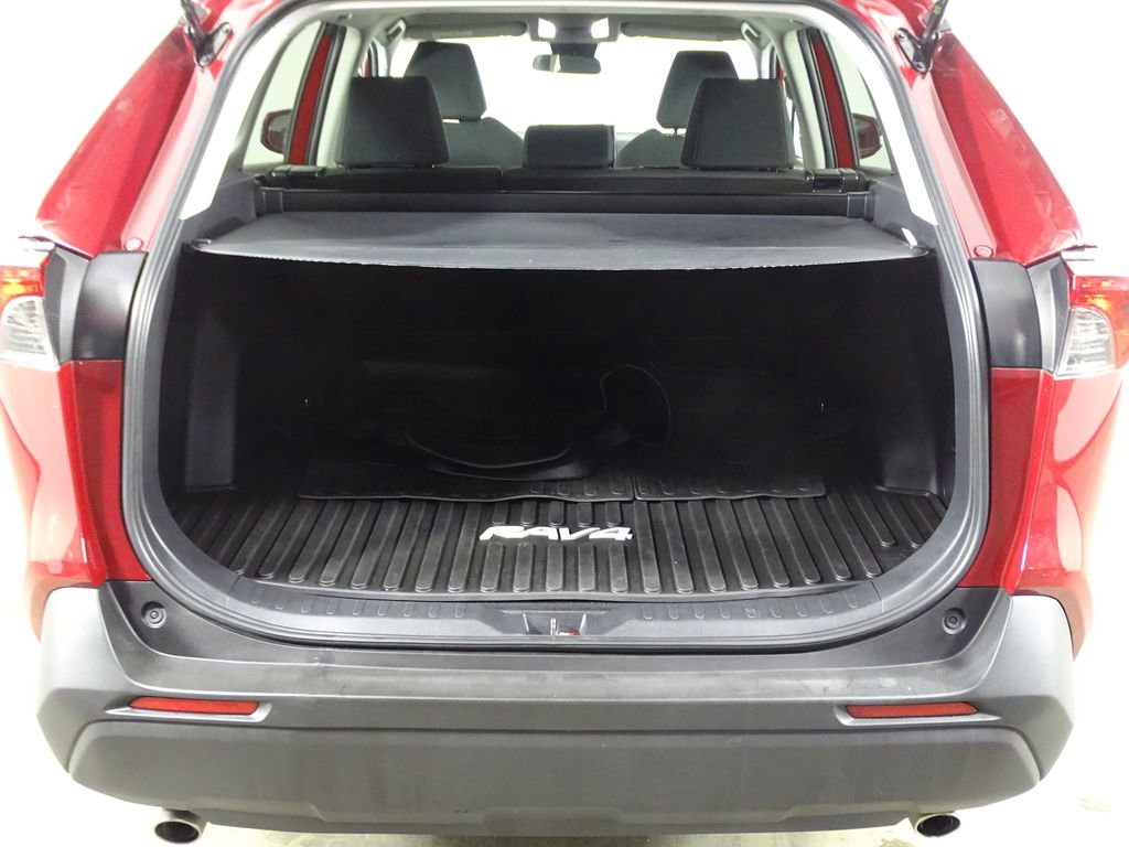 Used 2022 Toyota RAV4 LE image 13