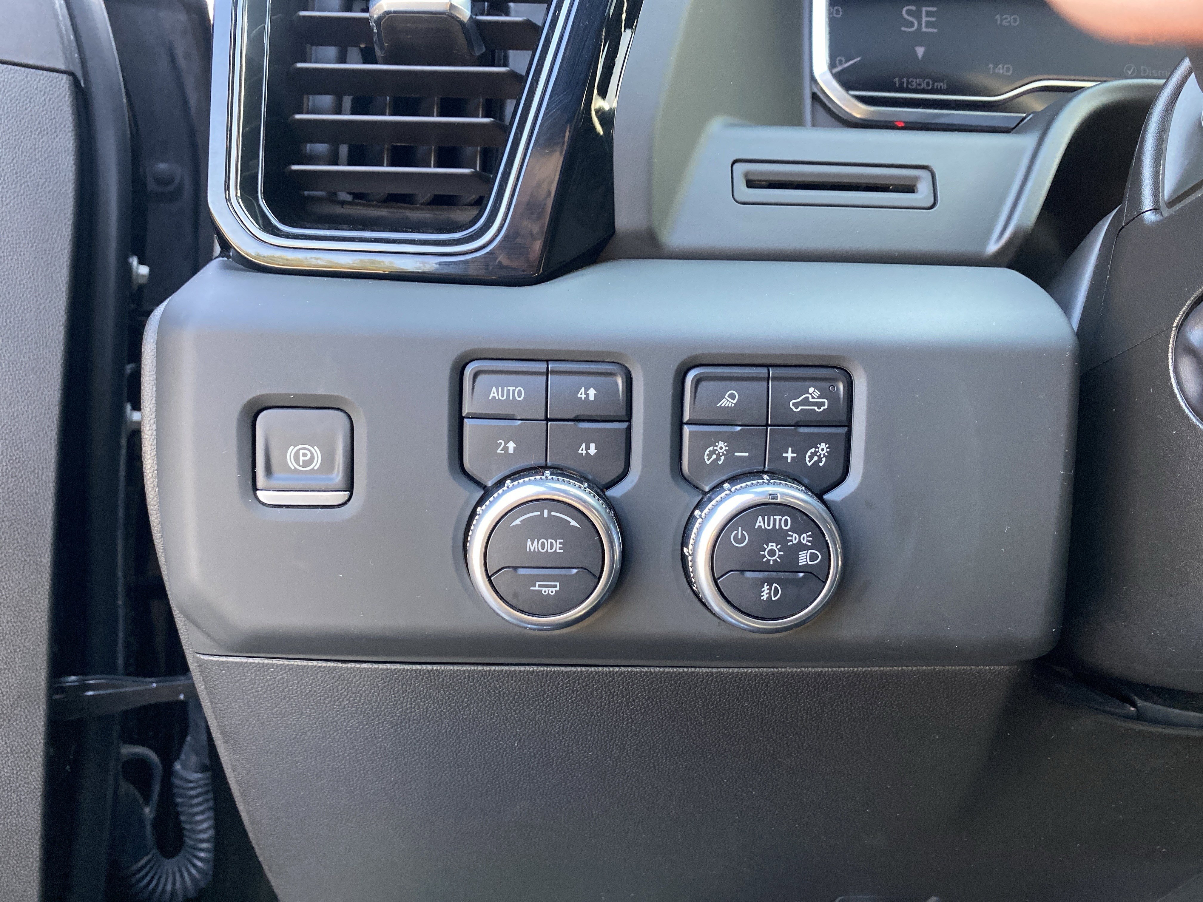 Used 2024 GMC Sierra 1500 AT4 w/ AT4 Premium Package image 29