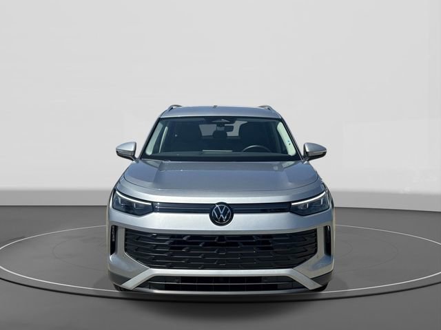 Used 2025 Volkswagen Tiguan SE FWD image 2
