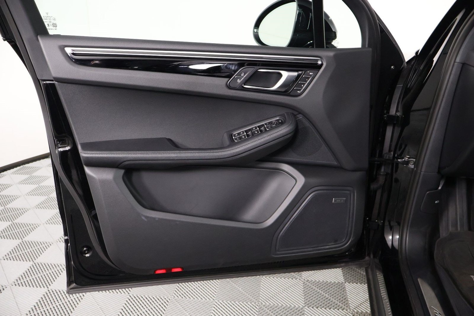 Certified 2026 Porsche Macan S AWD/4WD image 20