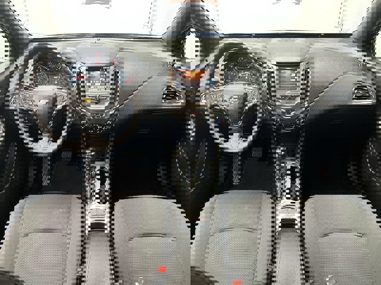 Used 2017 Chevrolet Cruze LT w/ Convenience Package image 4