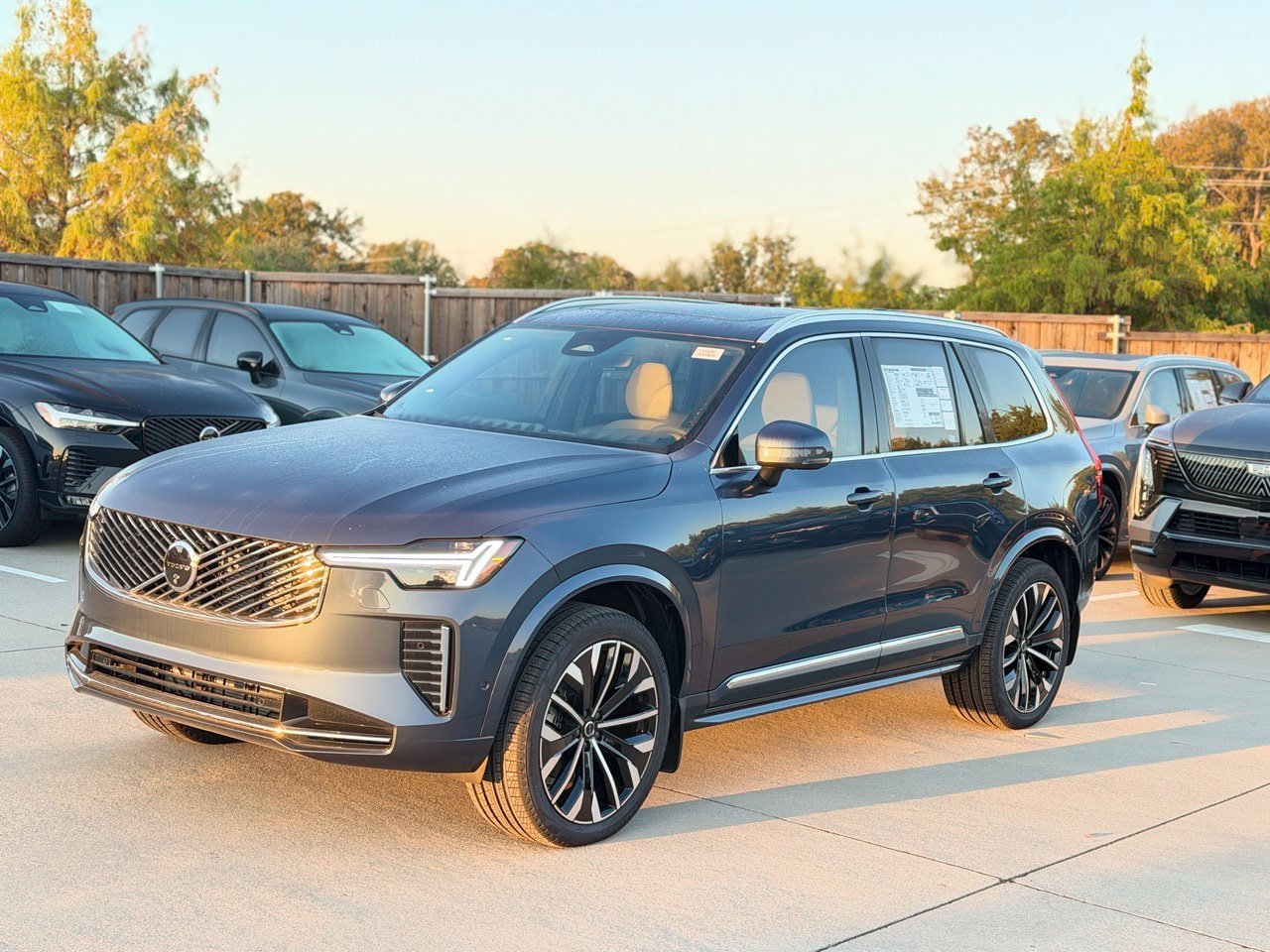 New 2026 Volvo XC90 B5 Plus w/ Protection Package Premier AWD/4WD image 2