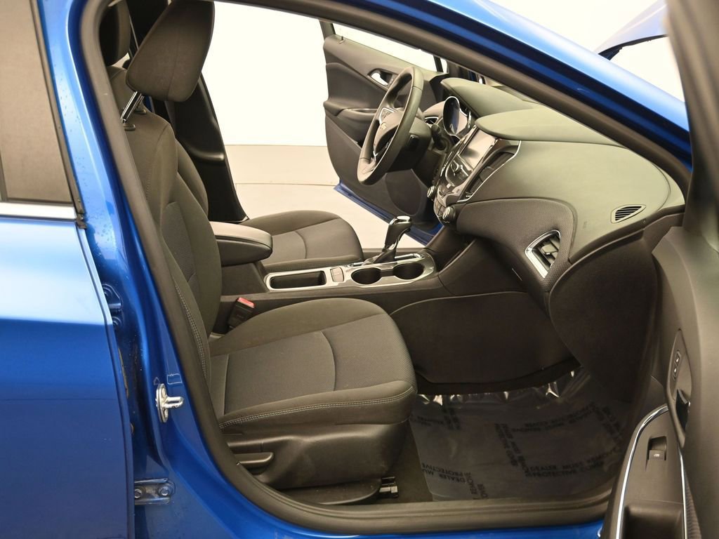 Used 2017 Chevrolet Cruze LT w/ Convenience Package image 13