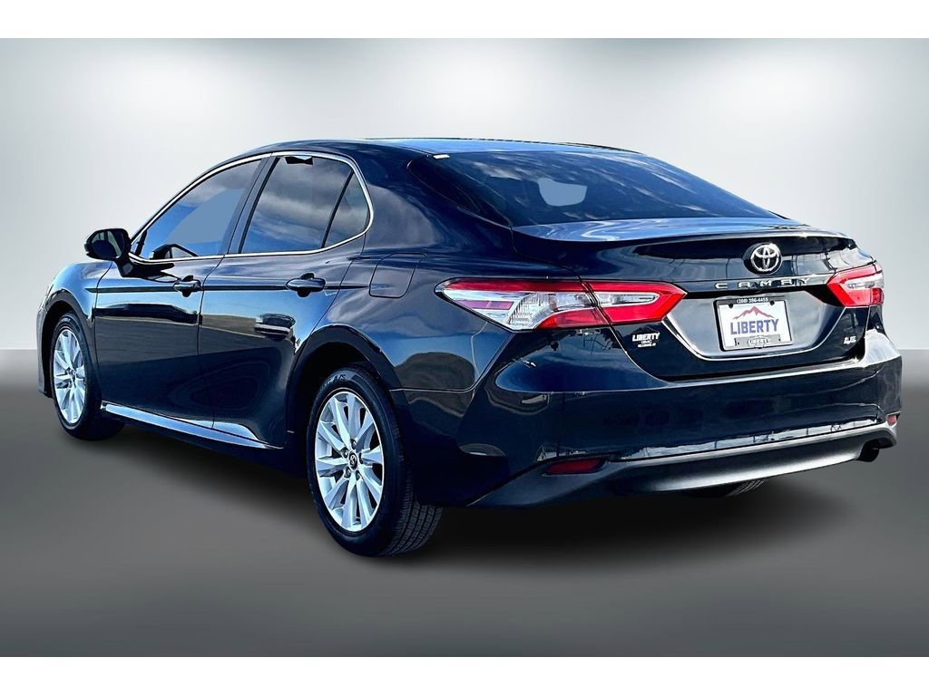 Used 2018 Toyota Camry LE image 4
