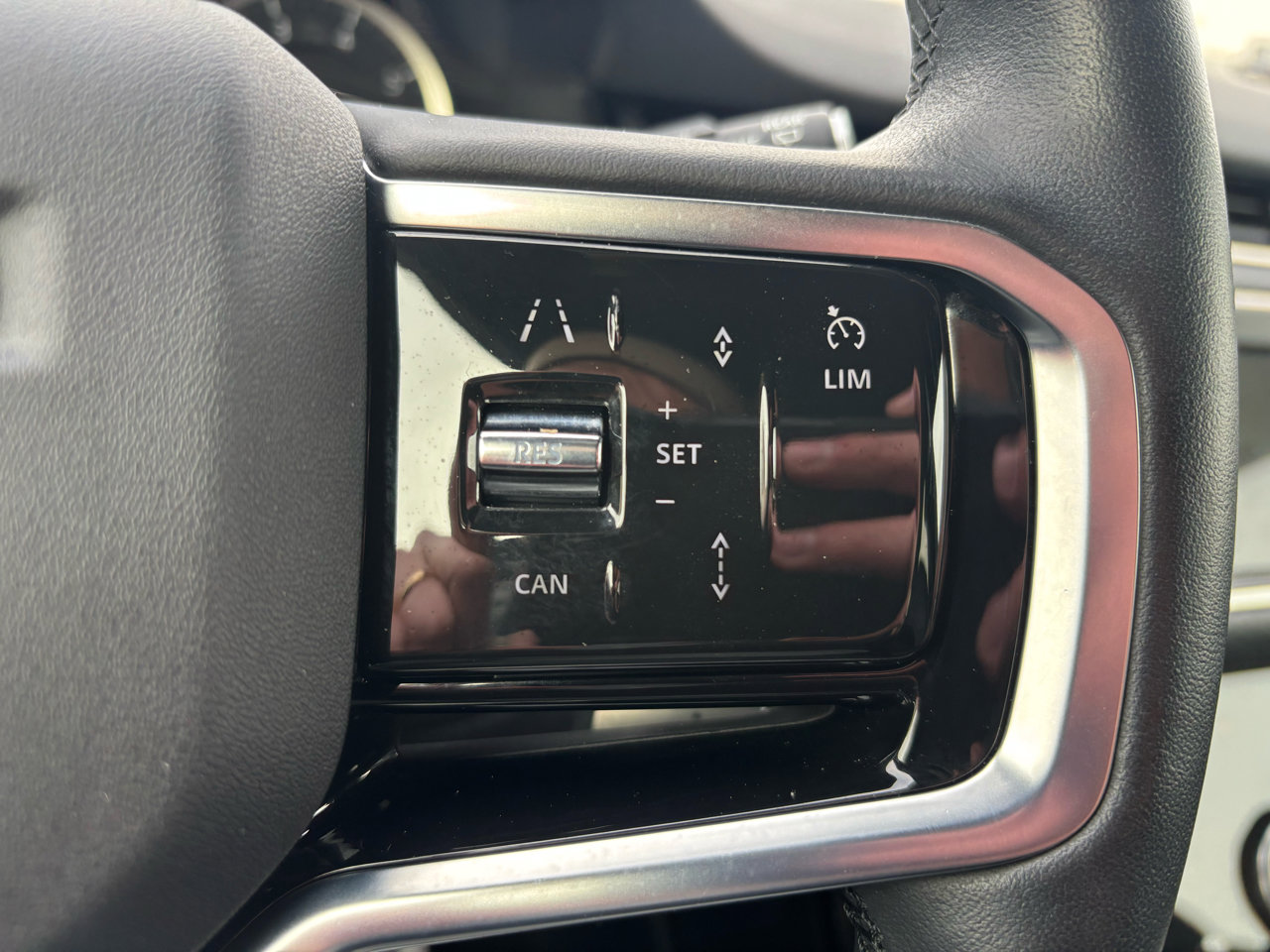 Used 2023 Land Rover Range Rover Evoque R-Dynamic S image 18