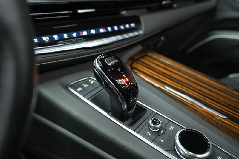 Used 2023 Cadillac Escalade Premium Luxury w/ Performance Package AWD/4WD image 34
