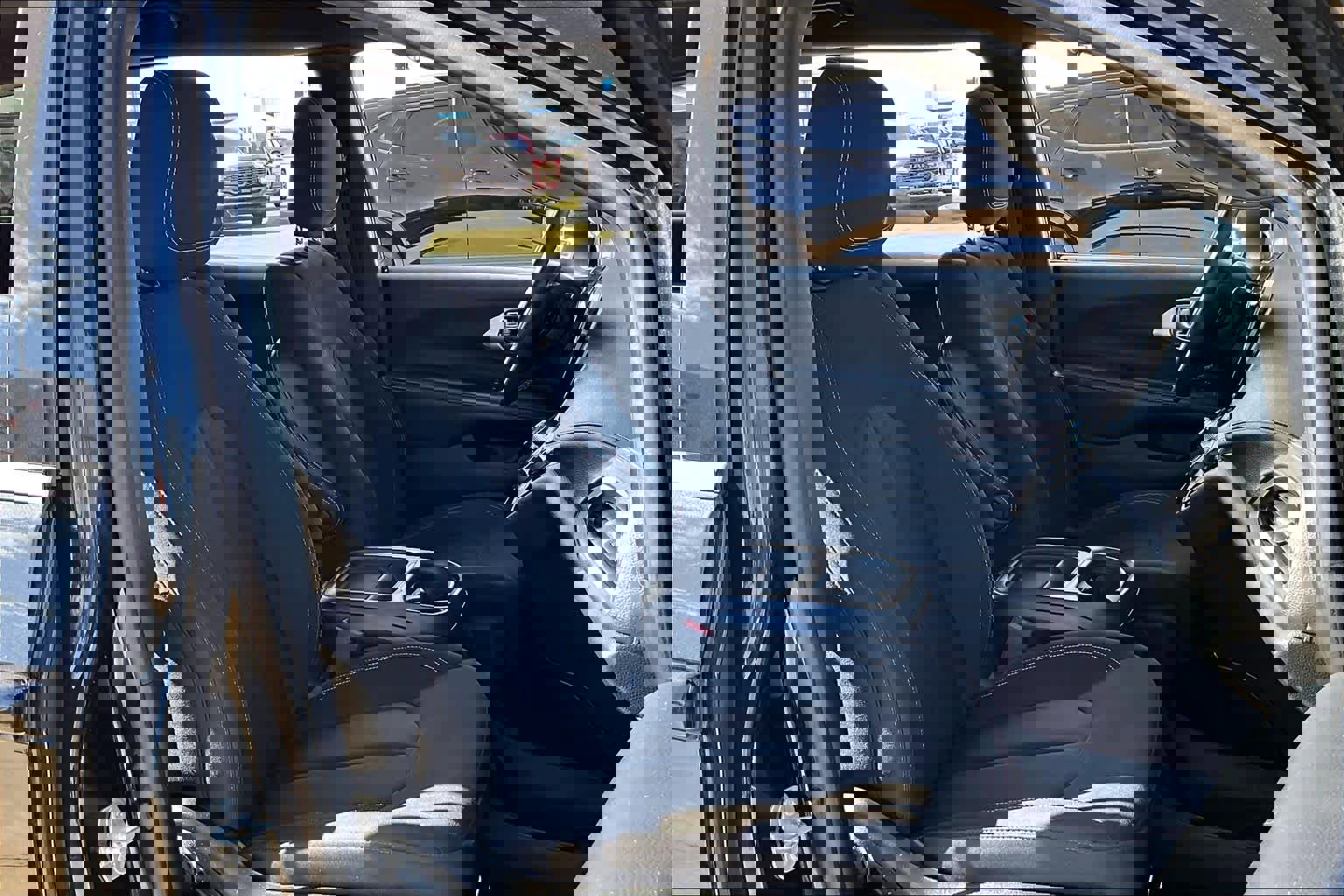 Used 2023 Chrysler Pacifica Touring image 10